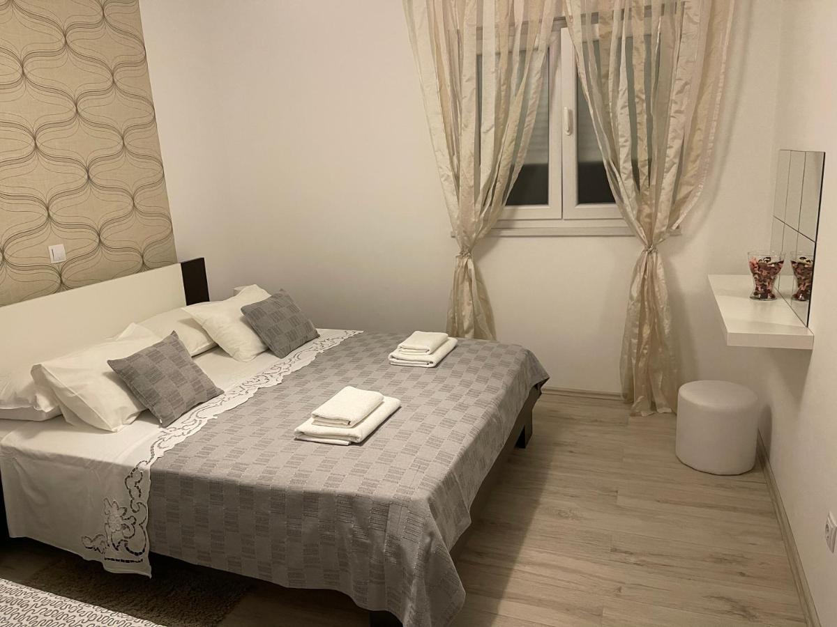 Apartments Antisa Baška Voda Esterno foto